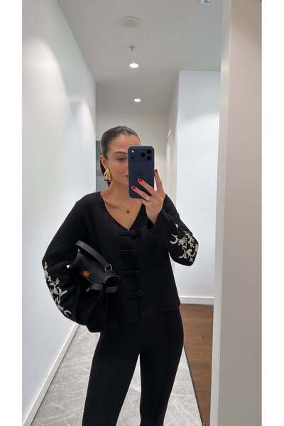 sinemkivanc co كارديجان تريكو مزين بأزرار وتفاصيل مطرزة