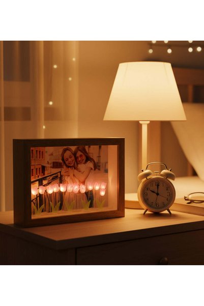 Theikonstore Led Işıklı Mor Lale Fotoğraf Çerçevesi
