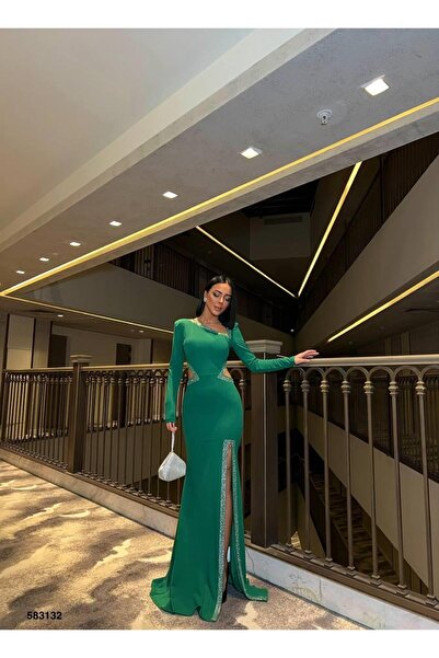 Modafeminen فستان سهرة من قماش الكريب المرن بتفاصيل حجرية على الجانب الأمامي ...