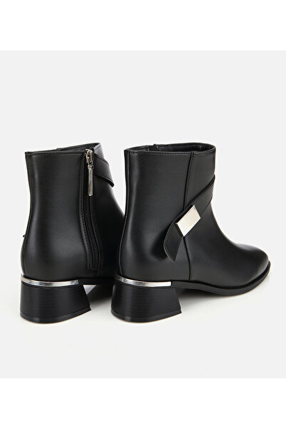 Hotiç Kadın Siyah Metal Detaylı Bilekte Düz Bot