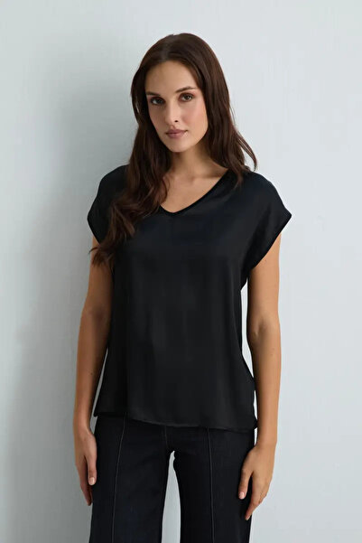 Gusto V-Neck Viscose Front Satin Tshirt - Black