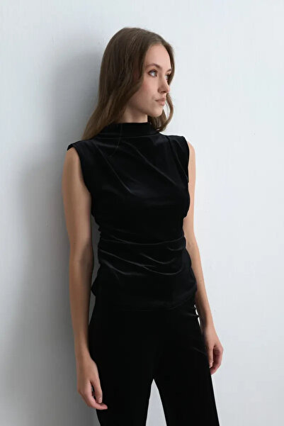 Gusto Bluză din catifea cu guler înalt - Negru