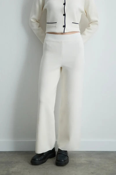 Gusto Bol Paça Трикотажні штани - Екрю