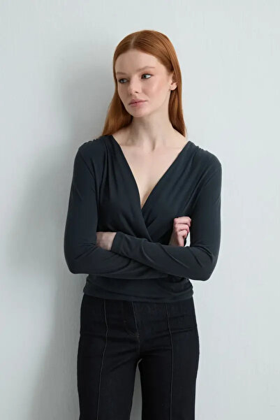 Gusto Anvelop Cut-Out Modal Knitted Blouse - Black