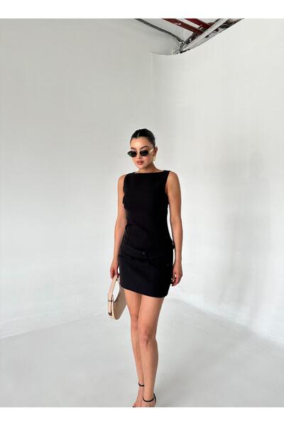 Laluvia Krátké černé šaty bez rukávů do kapsy