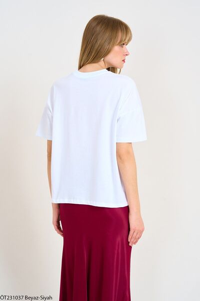 Laluvia Black Basic T-shirt with Sunday Lettering