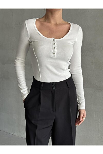 Laluvia White Buttoned Long T-Shirt