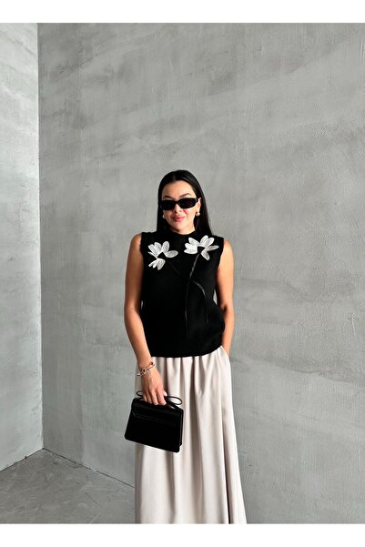 Laluvia Pletený svetr Black Daisy Appique