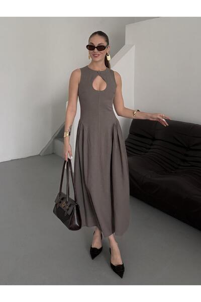 Laluvia Mink nyakú, mélyen dekoltált ruha derék részére