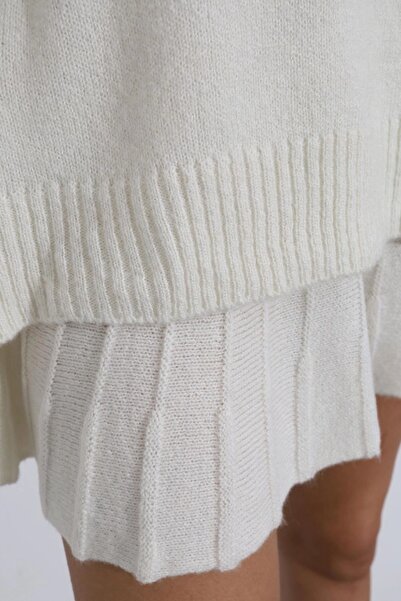 Laluvia Teve redőzött szoknya garbós pulóver kötöttáru szett