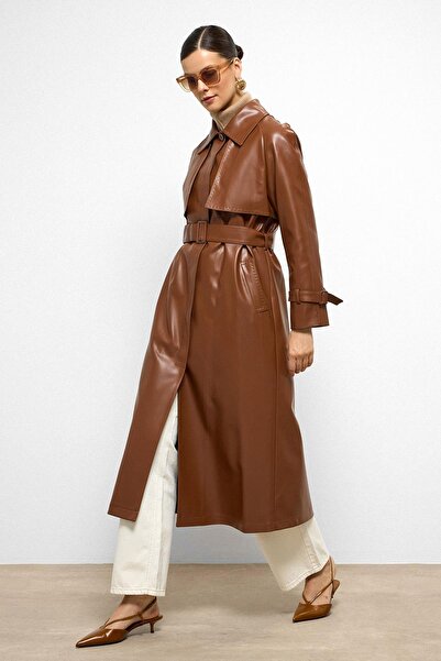 Olcay Raglan Sleeve Cape and Punto Stitch Detail Leather Trench Coat Taba 6754