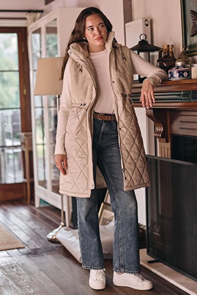 Olcay Çıkabiken Hooded Plush Garnished Quilted Vest Stone 8264