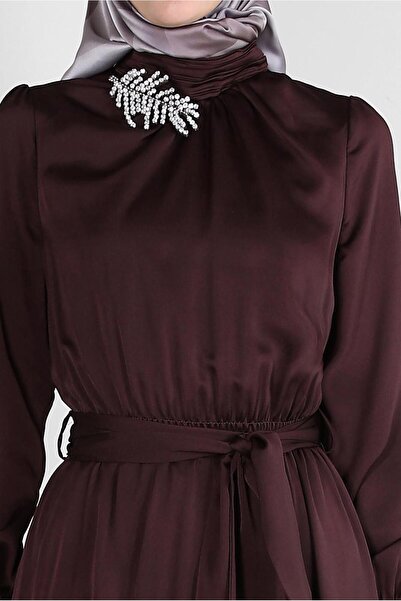 Alvina TAŞ DETAYLI KUŞAKLI SATEN ELBİSE 43510