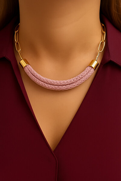 Kutcha Accessories قلادة قصيرة بسلسلة مفصلة منسوجة – مع لمسات ذهبية اللون