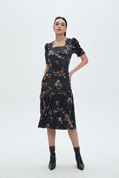 Nichii Midi Dress with Half Sleeves and Square Neck