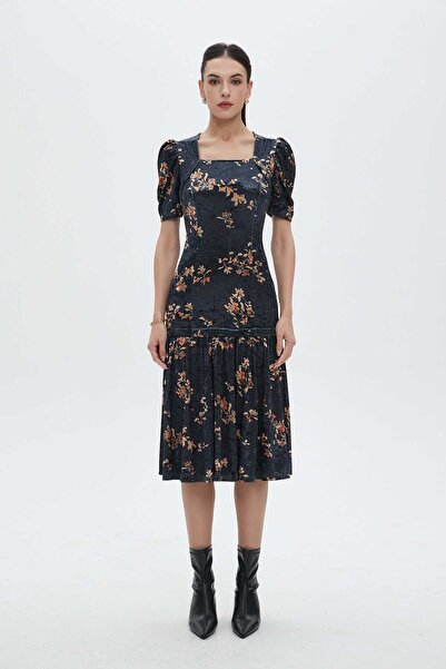 Nichii Midi Dress with Half Sleeves and Square Neck