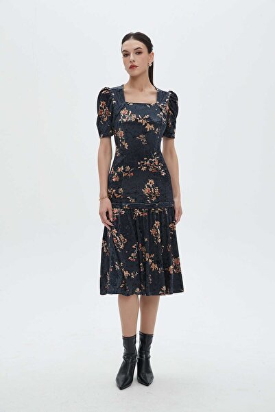 Nichii Midi Dress with Half Sleeves and Square Neck