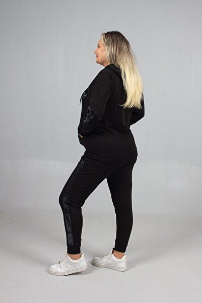 Truva XXL Комплект спортен екип с камъни за големи размери: съчетание на стил и комфорт