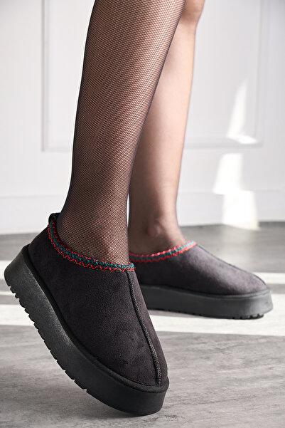 Allyup حذاء نسائي يومي أسود اللون بنعل سميك عالي منقوش من جلد الغزال مع فرو م...