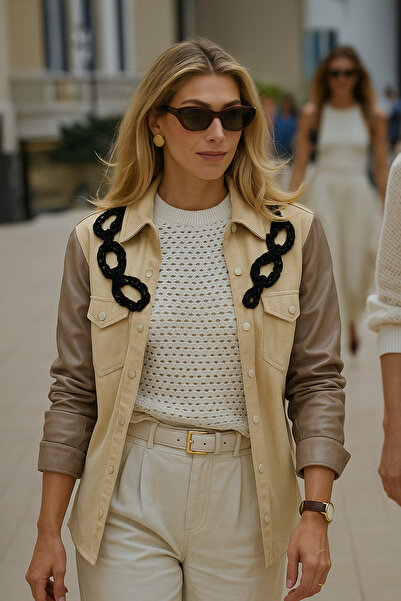 GZ Design Siyah Zincir İşlemeli Kolları Deri Detaylı Krem Rengi Jean Ceket