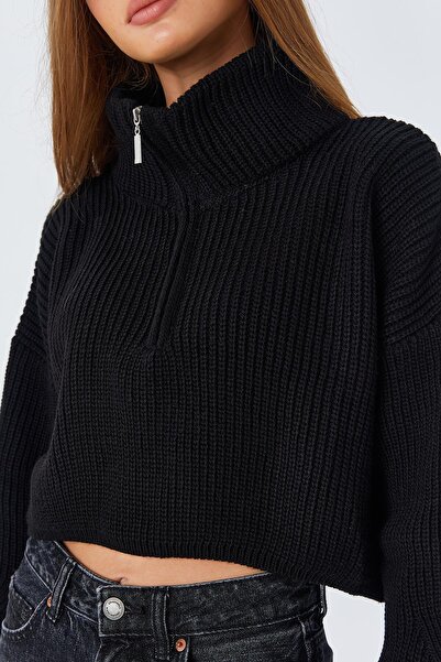 Mixray 6752 Μοντέλο - Γυναικείο πουλόβερ με φερμουάρ σε μαύρο χρώμα