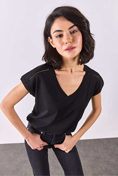 VENA Khloe V Yaka Regular Fit Dantel Detaylı Modal Tişört(TENCEL)(TM) - SİYAH