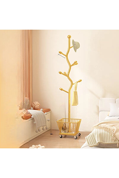 Un علاقة ملابس فاخرة بتصميم غصن شجرة وسلة تخزين سفلية مزودة بعجلات، تجمع بين ...