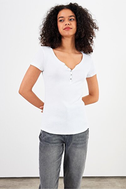 VENA Matilda Button Detailed Fitted T-Shirt-White