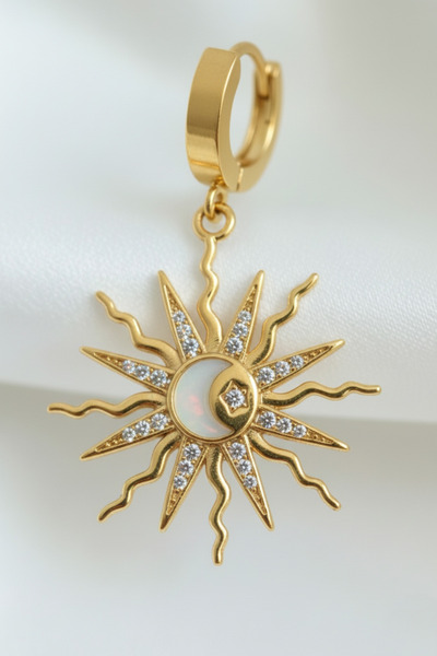 özgül takı ve tasarım Paslanmaz Çelik Altın Renk Güneş Ay ve Yıldız Desenli Kadın Küpe