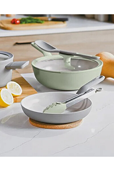 Berghoff Moonmist Pan 30 cm - Adding Balance