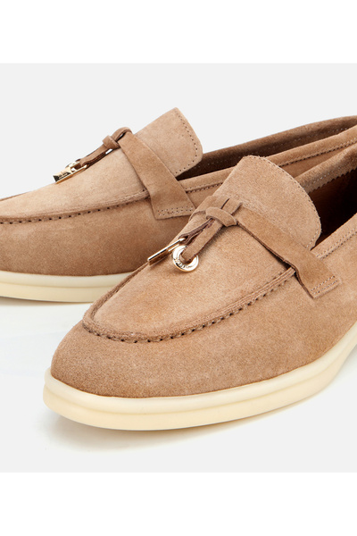 Hotiç Kadın Süet Deri Bej Gold Aksesuarlı Klasik Loafer