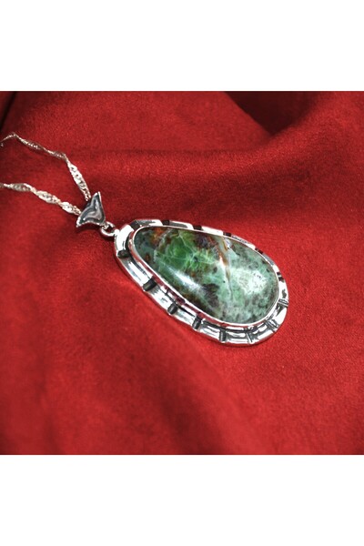 BlackCraft قلادة نسائية من الزمرد بإطار فضي من Göknur