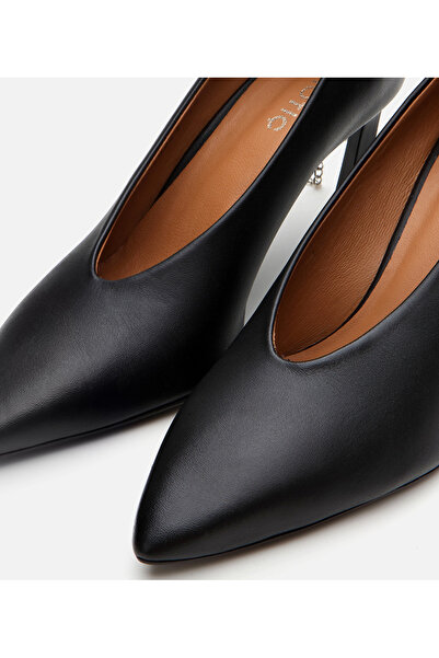 Hotiç Kadın Deri Siyah Zincir Detaylı Stiletto