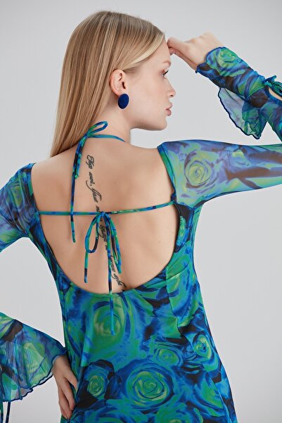 MAMAYAGA Kadın Sırt Dekolteli Desenli Tül Spor Şık Kol Detaylı Yaka Büzgülü Mavi Elbise