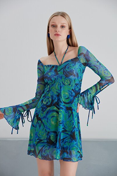 MAMAYAGA Kadın Sırt Dekolteli Desenli Tül Spor Şık Kol Detaylı Yaka Büzgülü Mavi Elbise