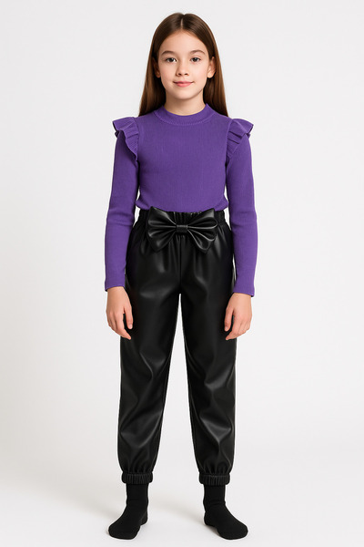 özge başaran Copil, pantaloni cu fundă din piele neagră, set mov cu volan pentru umăr și set de bentiță.