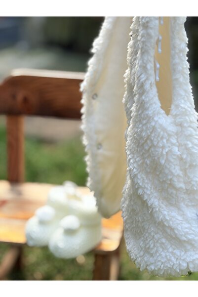 BETSY STUDIO White Welsoft Teddy Embroidered Baby Vest & Knitwear Knitted Booties Set