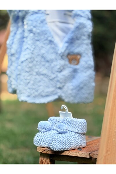 BETSY STUDIO Blue Welsoft Teddy Embroidered Baby Vest & Knitwear Knitted Booties Set