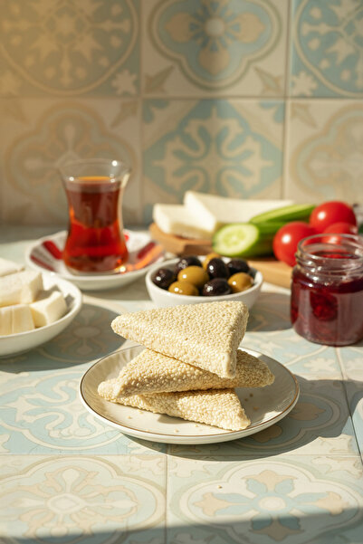 Asırlık Helvacı İsmail Umutlu Helva ve Reçelleri Yöresel Bitli Helva 500 g – Kütahya’ya Özgü Geleneksel Taş Değirmen Susamlı Lezzet