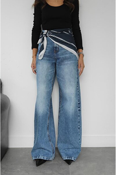 Havoş Wide Leg Jeans with Blue Scarf