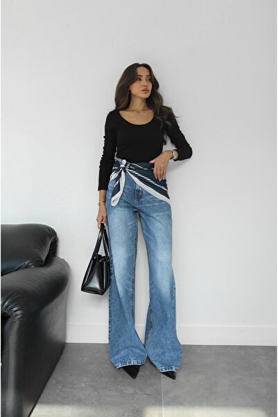 Havoş Wide Leg Jeans with Blue Scarf