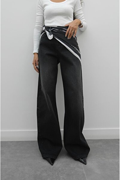 Havoş Wide Leg Jeans with Black Scarf
