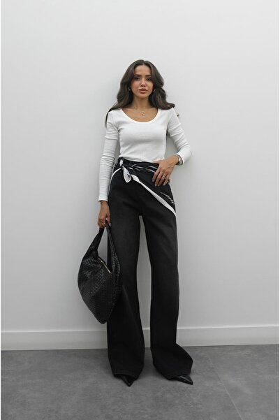 Havoş Wide Leg Jeans with Black Scarf