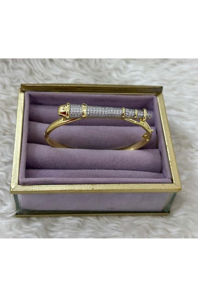 BY YASİN TOPÇU الومضات الساطعة في السماء تضيء