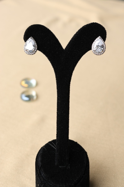 FİRST JEWELRY Zirkon Baget Taşlı Klasik Damla Küpe