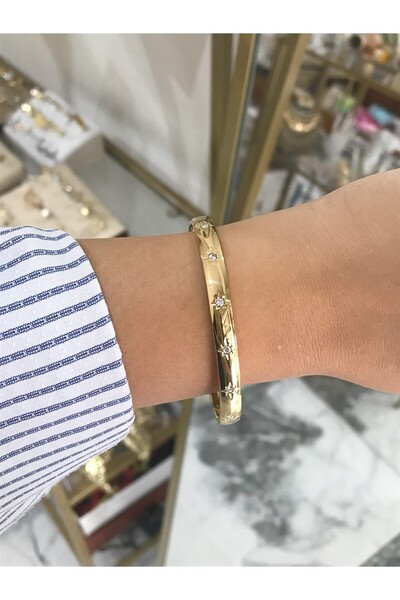 the ASEL İNCİ سوار على شكل قيود مزينة بنجمة حجرية