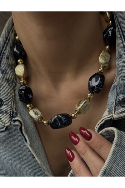 AychaAksesuar Siyah mermer desenli büyük boncuklu altın detaylı kolye