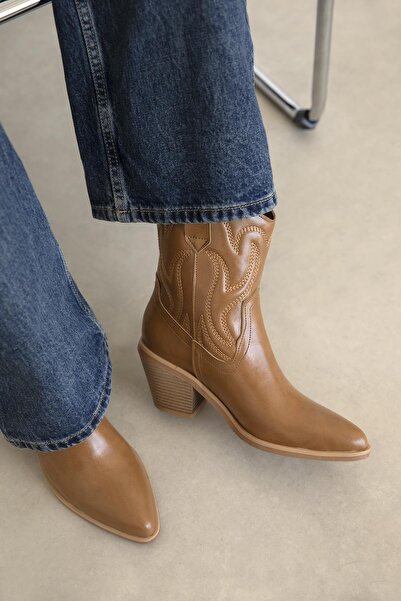 STRASWANS Hadley Kadın Kırışık Deri Topuklu Bot CAMEL