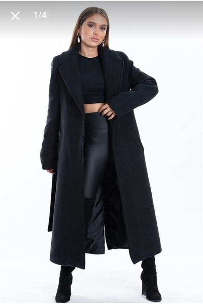 Butik Beyza Černý dlouhý kabát s páskem a rozparkem