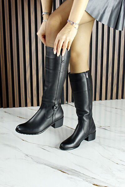 Erkan Saçmacı Siyah Hakiki Dana Derisi Metal Aksesuarlı Fermuarlı Yuvarlak Burun Kalın Topuklu Çizme